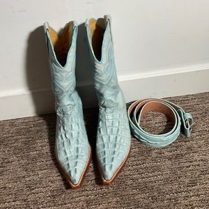 Los Altos Baby Blue Pointed Toe Cowboy Boots With Belt